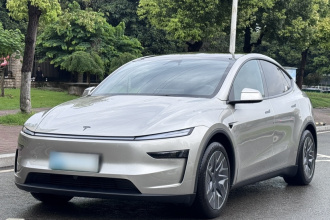 特斯拉 Model Y L 2025款 长续航全轮驱动版