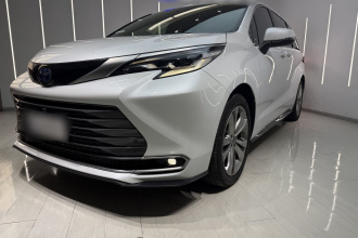 丰田 赛那SIENNA 2023款 2.5L混动 尊贵版