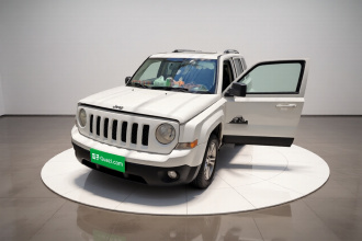 Jeep 自由客 2011款 2.4 豪华版