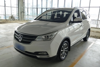 宝骏730 2021款 1.5L 手动时尚型 7座