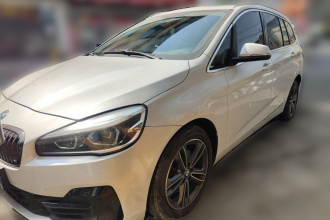 宝马2系多功能旅行车 2019款 220i 尊享型运动套装