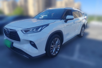 丰田 汉兰达 2022款 双擎 2.5L 四驱尊贵版 7座
