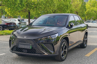 哪吒汽车 哪吒L 2024款 增程 310 闪充红衣版