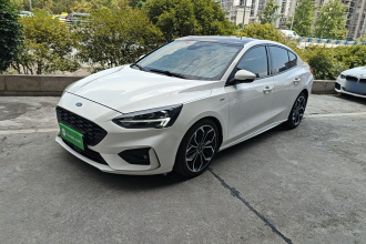福特 福克斯 2020款 三厢 EcoBoost 180 自动ST Line