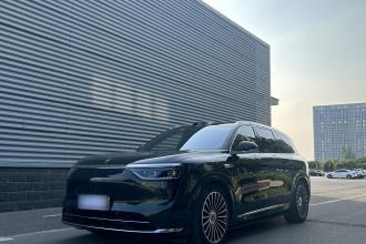鸿蒙智行 问界M8 2025款 增程 Ultra版 53.4kWh 6座版 (192线激光雷达）