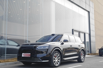 鸿蒙智行 问界M8 2025款 纯电 Ultra 六座四驱版