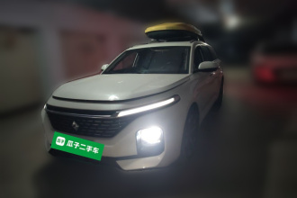宝骏Valli 2021款 1.5T 那曲繁星 CVT旗舰型