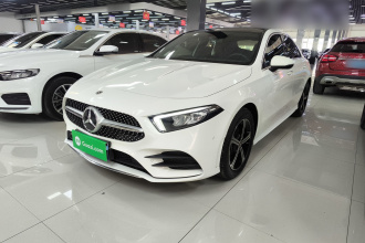 奔驰A级 2022款 改款三 A 200 L 运动轿车时尚型