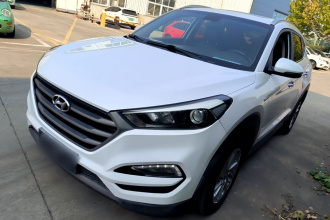 现代 途胜 2015款 1.6T 双离合两驱智能型