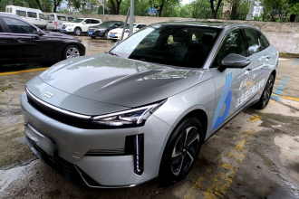 吉利银河 银河L6 2025款 EM-i 140km 星舰版