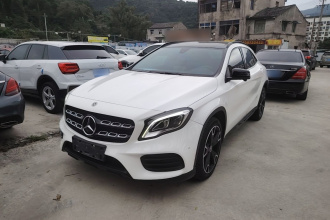 奔驰GLA 2018款 GLA 220 4MATIC 运动型