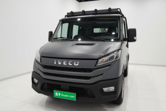 依维柯得意 2021款 2.5T A35 M1客车5-9座短轴低顶单胎手动门