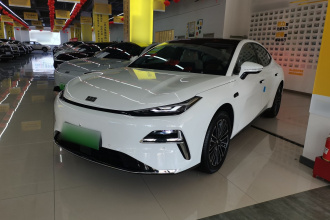 吉利银河 银河星耀8 2025款 130km EM-i 尊贵版