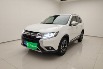 三菱 欧蓝德 2019款 2.4L 四驱致享版 7座 国VI