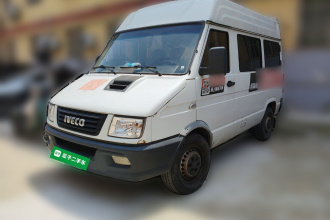 依维柯得意 2017款 2.5T A35客车5-7座47Z5