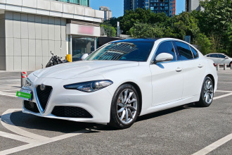 阿尔法·罗密欧 Giulia朱丽叶 2017款 2.0T 200HP 豪华版
