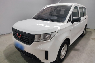 五菱汽车 五菱宏光PLUS 2020款 1.5L 手动标准型 7座