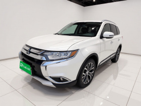 三菱 欧蓝德 2018款 2.4L 四驱精英版 5座