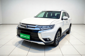 三菱 欧蓝德 2016款 2.4L 四驱豪华版 7座