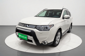 三菱 欧蓝德(进口) 2013款 2.4L 四驱豪华导航版 7座