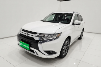 三菱 欧蓝德 2020款 2.0L 两驱畅享版 7座