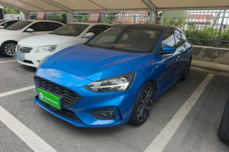 福特 福克斯 2021款 三厢 EcoBoost 180 自动ST Line