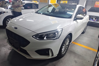 福特 福克斯 2020款 三厢 EcoBoost 180 自动锋潮型