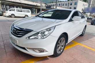 现代 索纳塔 2015款 经典 2.0L 自动豪华版