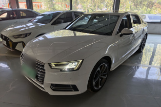 奥迪A4L 2017款 Plus 40 TFSI 运动型