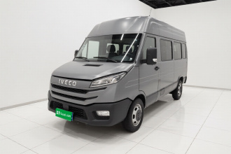 依维柯得意 2023款 2.5T A37M1多用途乘用车长轴中顶双胎侧拉门 自动挡