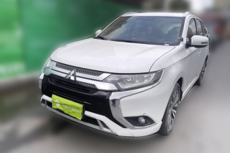 三菱 欧蓝德 2021款 2.0L 两驱畅享版 5座