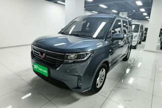 五菱汽车 五菱宏光PLUS 2019款 1.5T 手动豪华型 7座