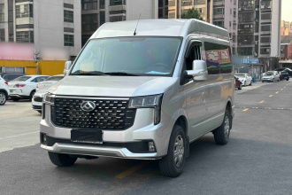 上汽大通MAXUS 新途V80 2025款 PRO傲运通 2.0T 自动短轴中顶7/8/9座