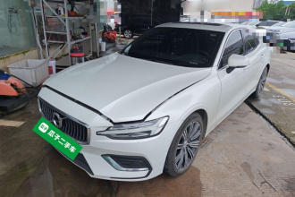 沃尔沃S60 2022款 B4 智远豪华版