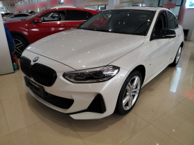 宝马1系 2021款 改款 120i M运动曜夜版