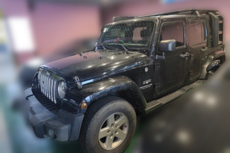 Jeep 牧马人 2014款 2.8TD Sahara 四门版