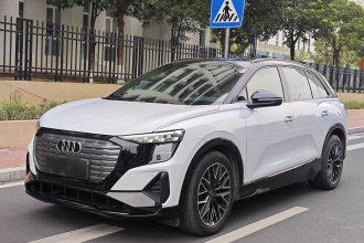 奥迪Q5 e-tron 2022款 40 e-tron 星耀型 锦衣套装