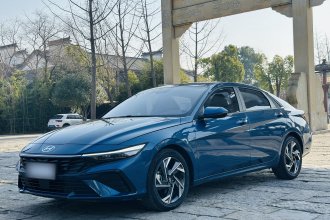 现代 伊兰特 2023款 1.5L CVT LUX尊贵版