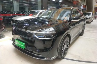 鸿蒙智行 问界M8 2025款 增程 Ultra版 53.4kWh 6座版 (192线激光雷达）