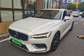 沃尔沃S60 2020款 T4 智逸豪华版