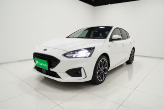 福特 福克斯 2020款 三厢 EcoBoost 180 自动ST Line