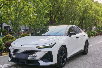 长安UNI-V 2023款 1.5T 尊贵型