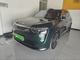 鸿蒙智行 问界M8 2025款 增程 Ultra版 53.4kWh 6座版