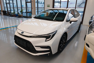 丰田 雷凌 2023款 智能电混双擎 1.8L 运动版