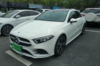 奔驰A级 2022款 改款三 A 200 L 运动轿车时尚型