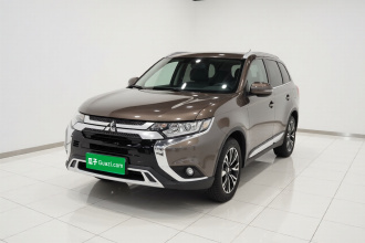 三菱 欧蓝德 2019款 2.0L 两驱畅享版 7座 国VI