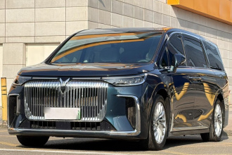 岚图汽车 岚图梦想家 2025款 PHEV 四驱旗舰鲲鹏版