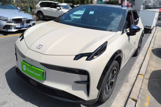 极氪X 2025款 五座后驱版
