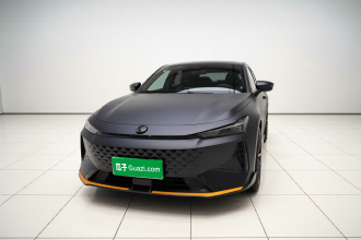 长安UNI-V 2025款 第三代 1.5T 500Bar尊贵运动型