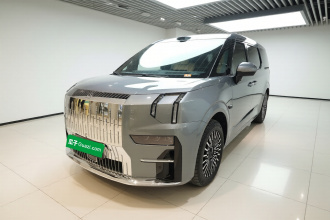 极氪009 2024款 六座行政版四驱 108kWh